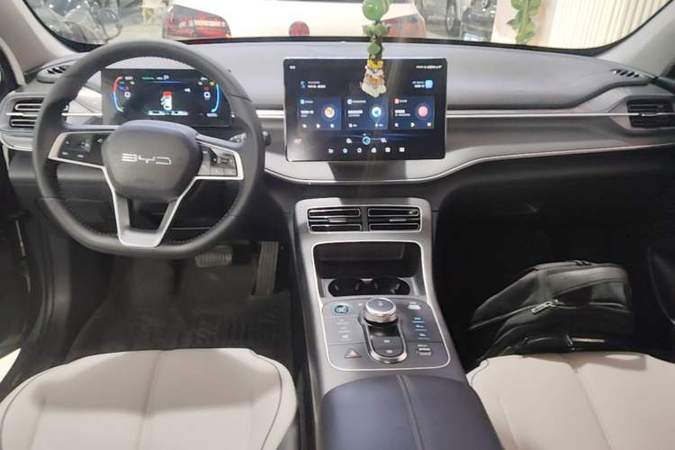 Used BYD Destroyer 05 2024 Honor Edition DM-i 120KM Luxury Model Center Console