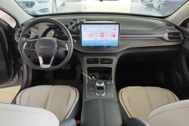 Used BYD Destroyer 05 2024 HONOR Edition DM-i 55KM Luxury Model Center Console