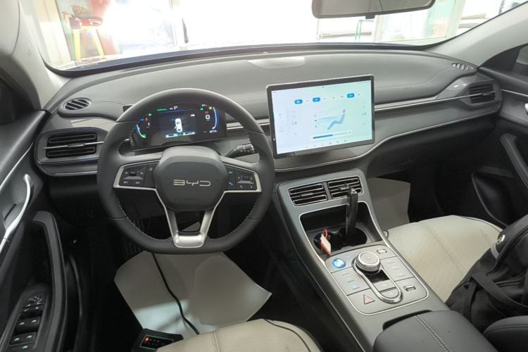 Used BYD Destroyer 05 2024 HONOR Edition DM-i 55KM Luxury Model Center Console