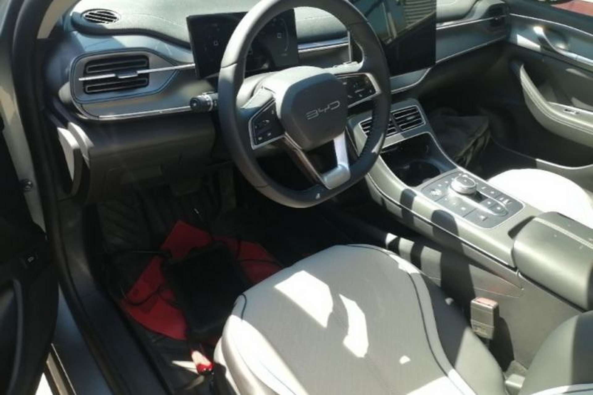 Used BYD Destroyer 05 2024 HONOR Edition DM-i 55KM Luxury Model Center Console