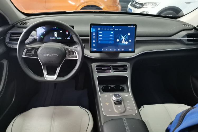 Used BYD Destroyer 05 2024 HONOR Edition DM-i 55KM Luxury Model Center Console