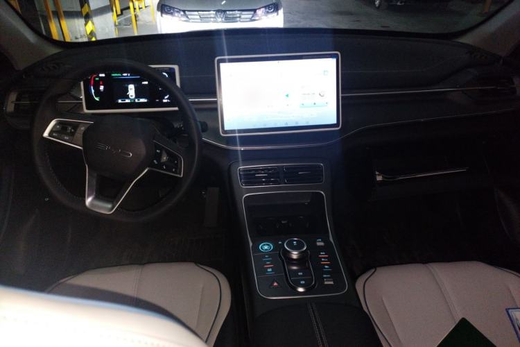 Used BYD Destroyer 05 2024 HONOR Edition DM-i 55KM Luxury Model Center Console