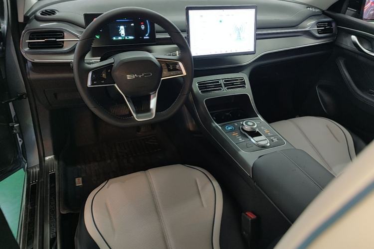 Used BYD Destroyer 05 2024 HONOR Edition DM-i 55KM Luxury Model Center Console