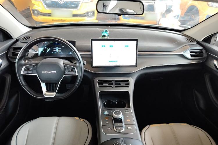 Used BYD Destroyer 05 2024 HONOR Edition DM-i 55KM Luxury Model Center Console