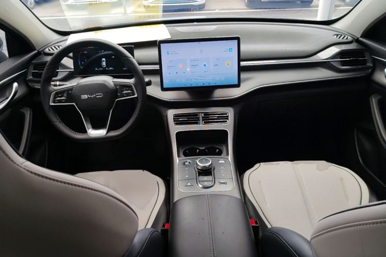 Used BYD Destroyer 05 2024 HONOR Edition DM-i 55KM Luxury Model Center Console