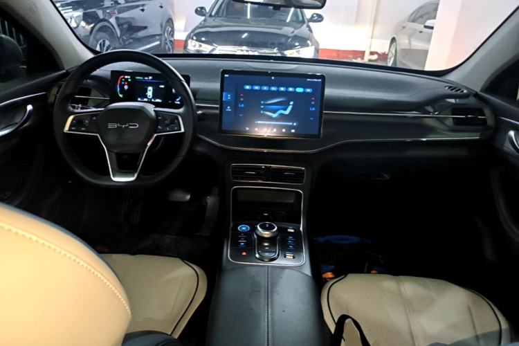 Used BYD Destroyer 05 2024 HONOR Edition DM-i 55KM Luxury Model Center Console