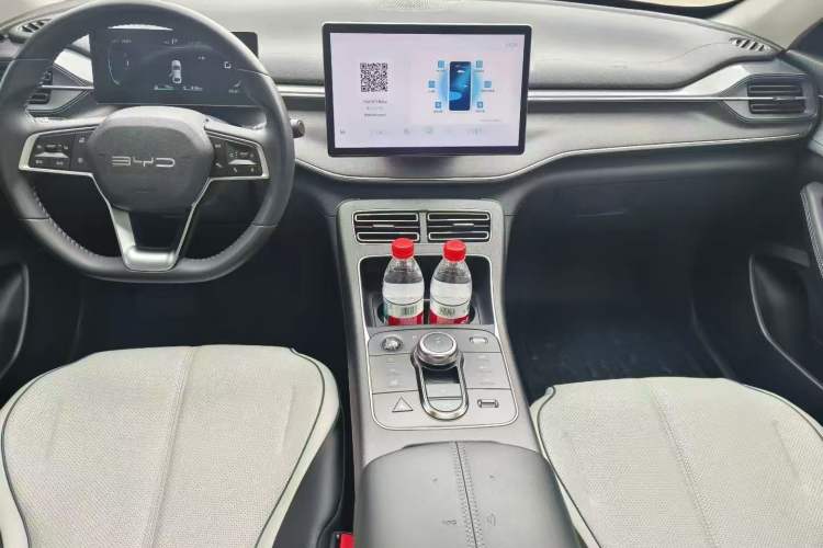 Used BYD Destroyer 05 2024 HONOR Edition DM-i 120KM Prestige Model Center Console