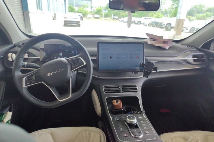 Used BYD Destroyer 05 2024 HONOR Edition DM-i 55KM Luxury Model Center Console