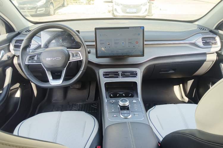 Used BYD Destroyer 05 2024 HONOR Edition DM-i 55KM Luxury Model Center Console