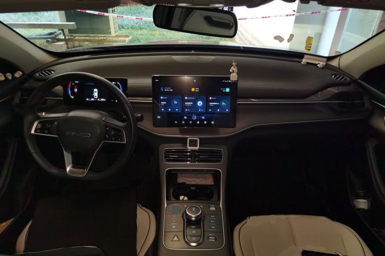 Used BYD Destroyer 05 2024 HONOR Edition DM-i 55KM Luxury Model Center Console