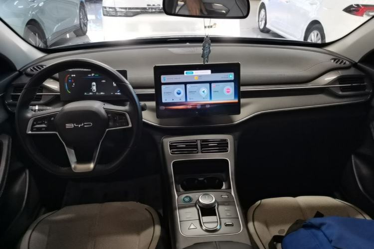 Used BYD Destroyer 05 2024 HONOR Edition DM-i 55KM Luxury Model Center Console