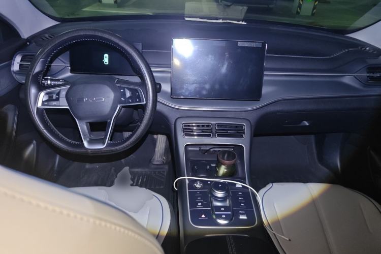 Used BYD Destroyer 05 2024 HONOR Edition DM-i 55KM Luxury Model Center Console