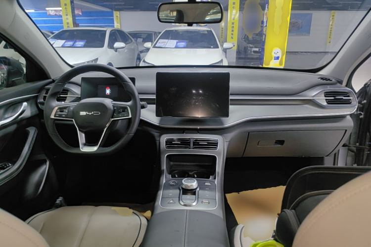 Used BYD Destroyer 05 2024 HONOR Edition DM-i 55KM Luxury Model Center Console