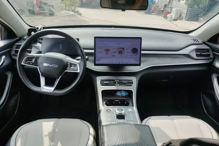 Used BYD Destroyer 05 2024 HONOR Edition DM-i 55KM Luxury Model Center Console