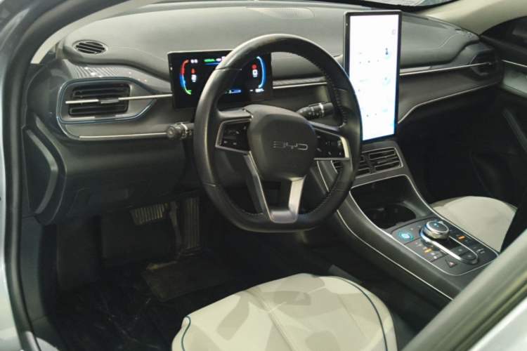 Used BYD Destroyer 05 2024 HONOR Edition DM-i 55KM Luxury Model Center Console