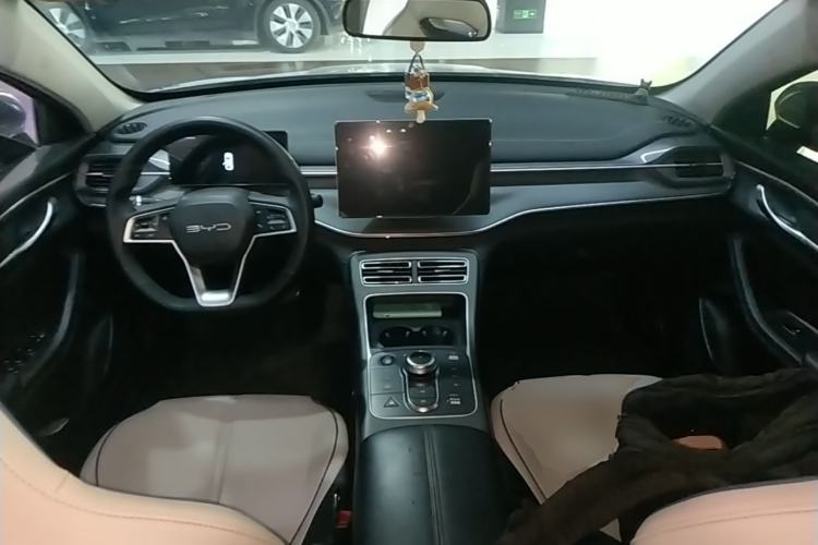 Used BYD Destroyer 05 2024 Honor Edition DM-i 120KM Luxury Model Center Console