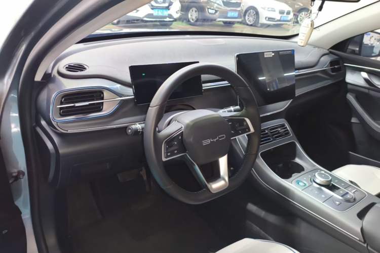 Used BYD Destroyer 05 2024 HONOR Edition DM-i 55KM Luxury Model Center Console