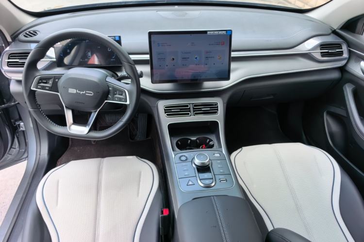 Used BYD Destroyer 05 2024 HONOR Edition DM-i 55KM Luxury Model Center Console