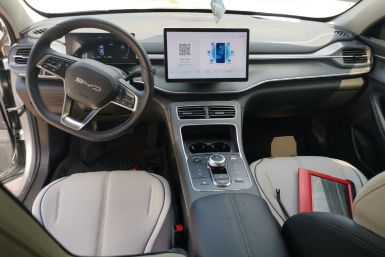 Used BYD Destroyer 05 2024 HONOR Edition DM-i 55KM Luxury Model Center Console