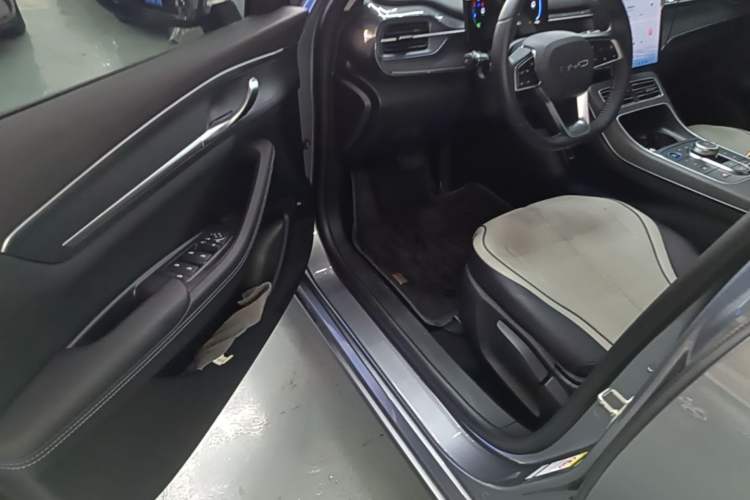 Used BYD Destroyer 05 2024 HONOR Edition DM-i 55KM Luxury Model Driver Seat