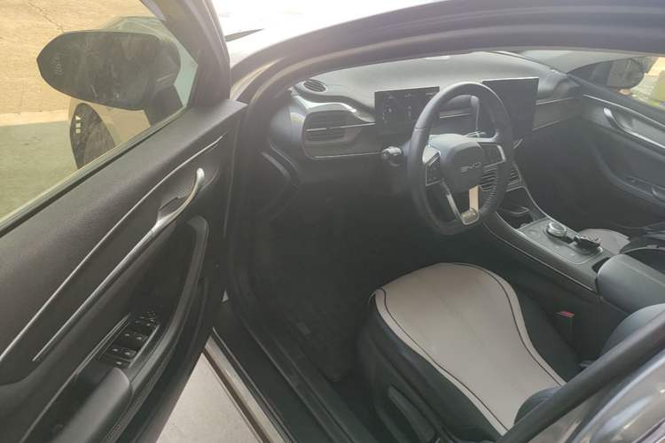 Used BYD Destroyer 05 2024 HONOR Edition DM-i 55KM Luxury Model Driver Seat