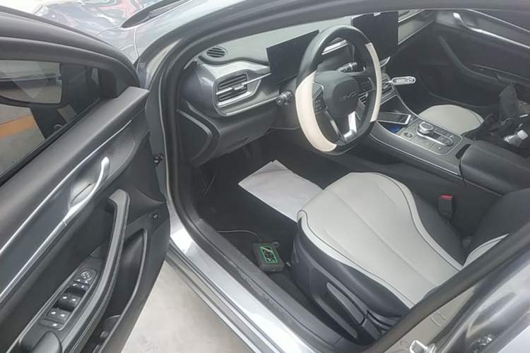 Used BYD Destroyer 05 2024 Honor Edition DM-i 120KM Luxury Model Driver Seat