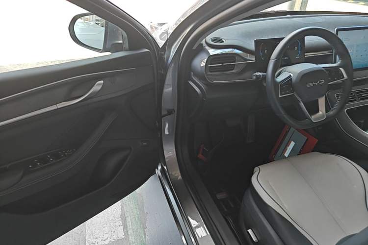 Used BYD Destroyer 05 2024 HONOR Edition DM-i 120KM Prestige Model Driver Seat
