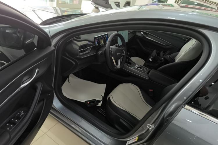 Used BYD Destroyer 05 2024 HONOR Edition DM-i 55KM Luxury Model Driver Seat