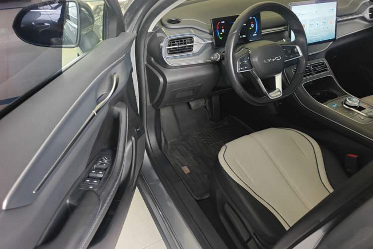 Used BYD Destroyer 05 2024 HONOR Edition DM-i 55KM Luxury Model Driver Seat
