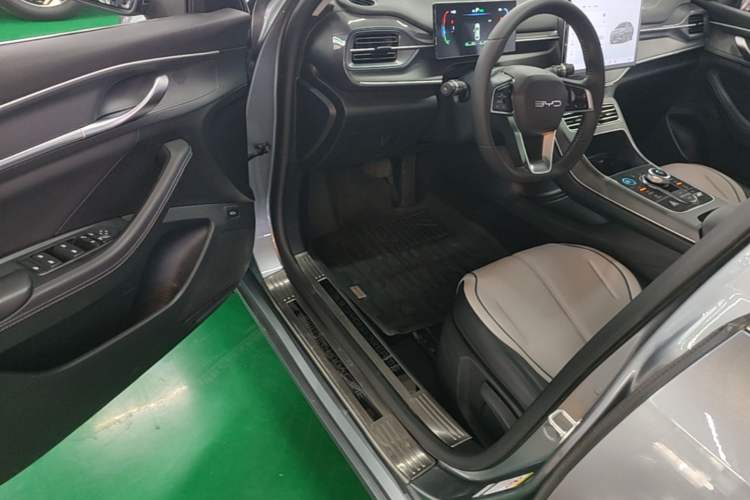 Used BYD Destroyer 05 2024 HONOR Edition DM-i 55KM Luxury Model Driver Seat