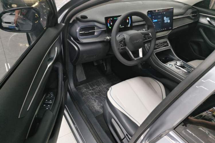 Used BYD Destroyer 05 2024 HONOR Edition DM-i 55KM Luxury Model Driver Seat
