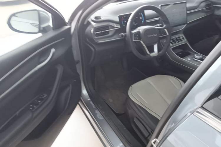 Used BYD Destroyer 05 2024 HONOR Edition DM-i 55KM Luxury Model Driver Seat
