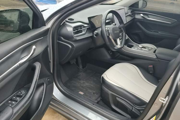 Used BYD Destroyer 05 2024 HONOR Edition DM-i 55KM Luxury Model Driver Seat