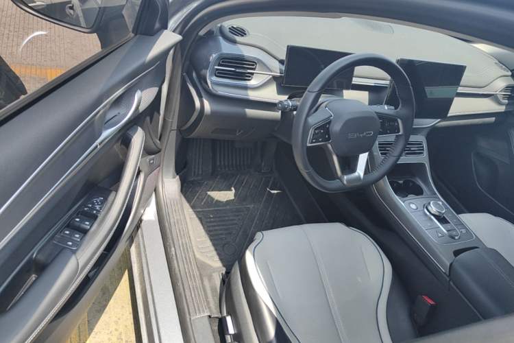 Used BYD Destroyer 05 2024 HONOR Edition DM-i 120KM Prestige Model Driver Seat