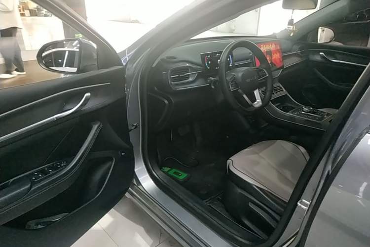 Used BYD Destroyer 05 2024 Honor Edition DM-i 120KM Luxury Model Driver Seat