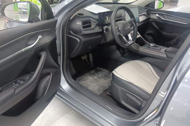 Used BYD Destroyer 05 2024 HONOR Edition DM-i 55KM Luxury Model Driver Seat