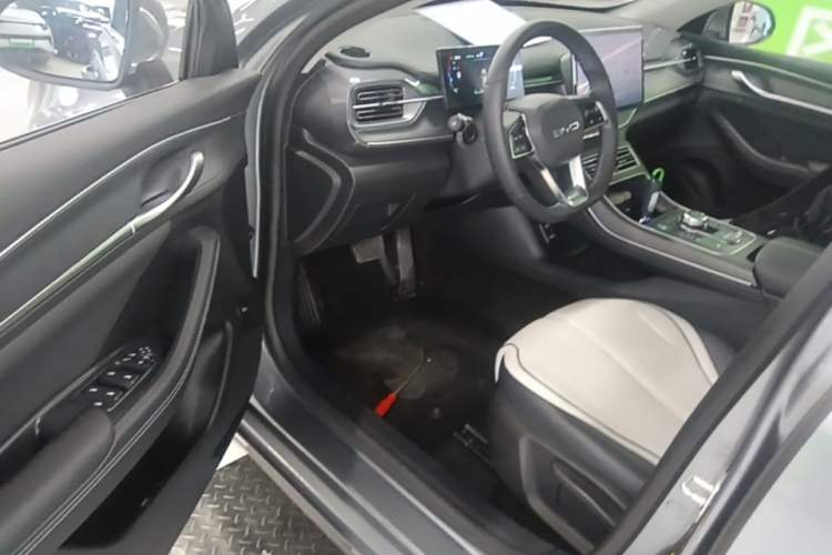 Used BYD Destroyer 05 2024 HONOR Edition DM-i 55KM Luxury Model Driver Seat