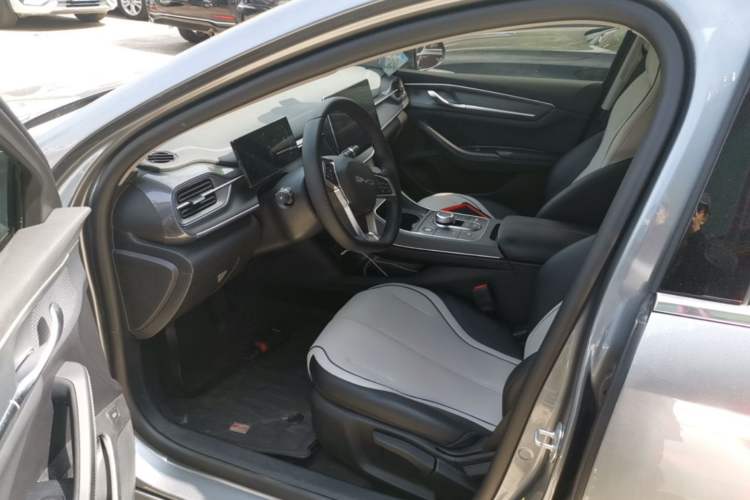 Used BYD Destroyer 05 2024 HONOR Edition DM-i 55KM Luxury Model Driver Seat
