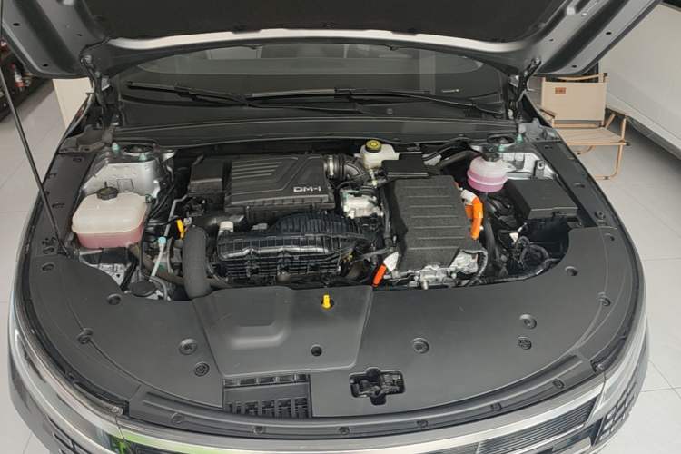 Used BYD Destroyer 05 2024 HONOR Edition DM-i 55KM Luxury Model Engine Bay