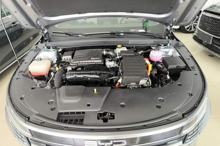 Used BYD Destroyer 05 2024 HONOR Edition DM-i 55KM Luxury Model Engine Bay