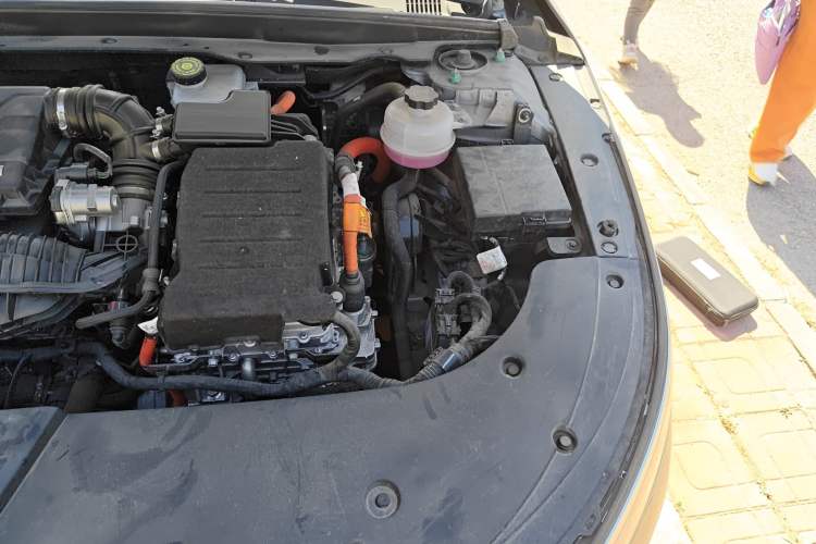 Used BYD Destroyer 05 2024 HONOR Edition DM-i 55KM Luxury Model Engine Bay Left