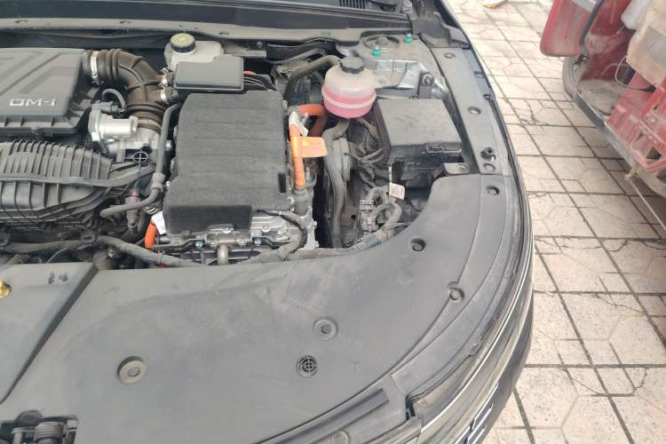 Used BYD Destroyer 05 2024 Honor Edition DM-i 120KM Luxury Model Engine Bay Left