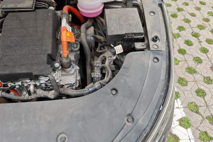 Used BYD Destroyer 05 2024 Honor Edition DM-i 120KM Luxury Model Engine Bay Left