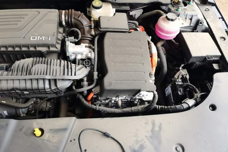Used BYD Destroyer 05 2024 HONOR Edition DM-i 55KM Luxury Model Engine Bay Left