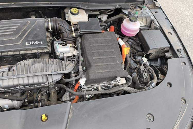 Used BYD Destroyer 05 2024 HONOR Edition DM-i 55KM Luxury Model Engine Bay Left