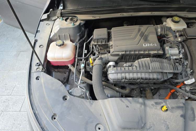 Used BYD Destroyer 05 2024 Honor Edition DM-i 120KM Luxury Model Engine Bay Right