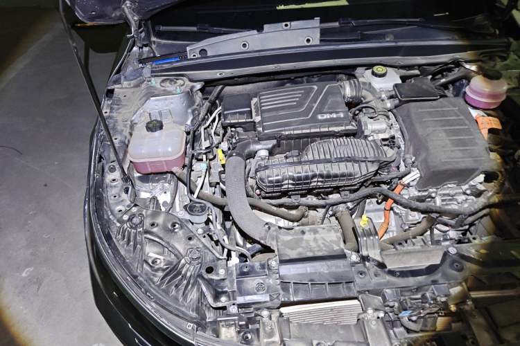 Used BYD Destroyer 05 2024 HONOR Edition DM-i 55KM Luxury Model Engine Bay Right