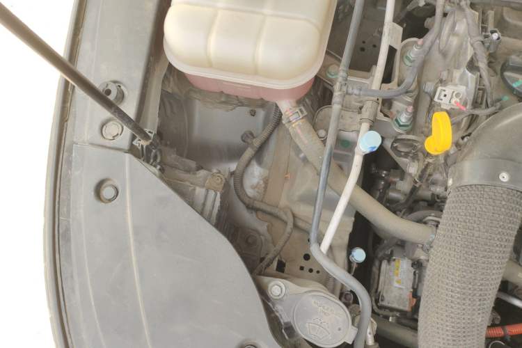 Used BYD Destroyer 05 2024 HONOR Edition DM-i 55KM Luxury Model Engine Bay Right