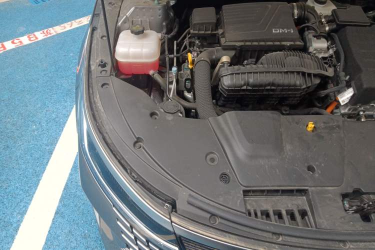 Used BYD Destroyer 05 2024 HONOR Edition DM-i 55KM Luxury Model Engine Bay Right