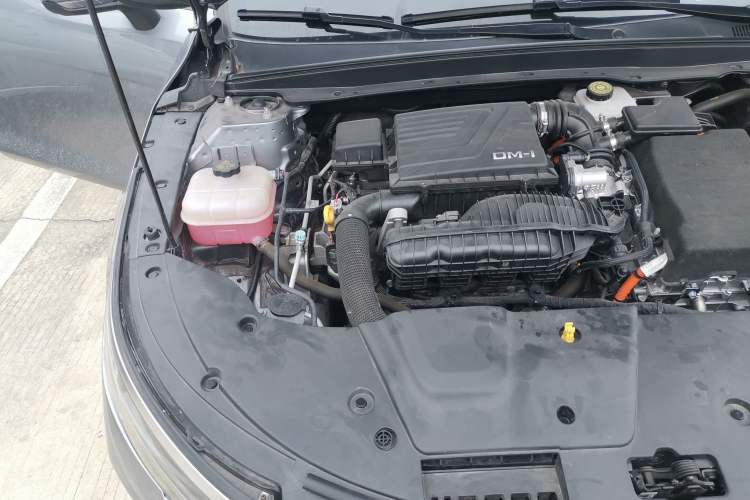 Used BYD Destroyer 05 2024 HONOR Edition DM-i 55KM Luxury Model Engine Bay Right